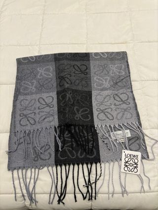 Bufanda Loewe Cuadros Gris y Negro