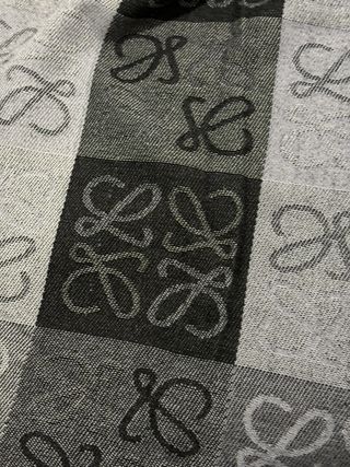 Bufanda Loewe Cuadros Gris y Negro