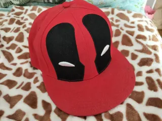 Gorra Deadpool Roja y Negra