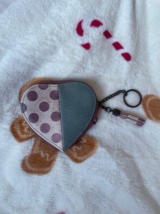 Cartera Corazón Lila con Llavero