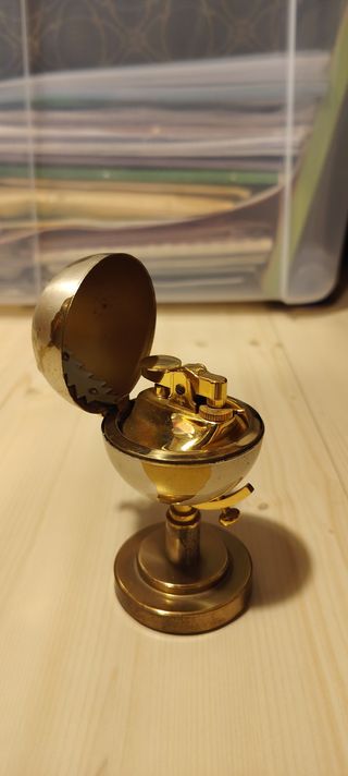 Accendino da tavolo a forma di globo – vintage