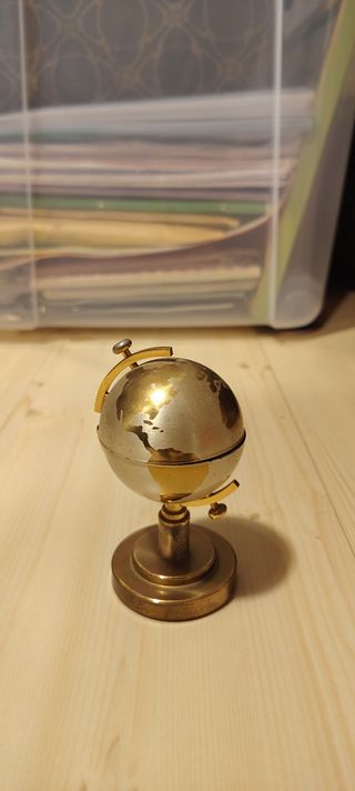 Accendino da tavolo a forma di globo – vintage