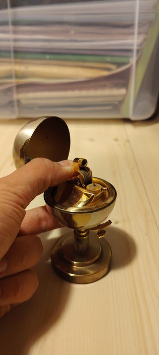 Accendino da tavolo a forma di globo – vintage