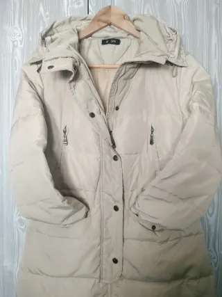 Chaqueta impermeable beige
