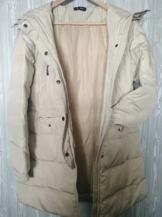 Chaqueta impermeable beige