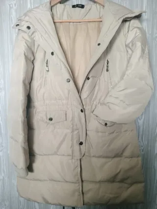 Chaqueta impermeable beige