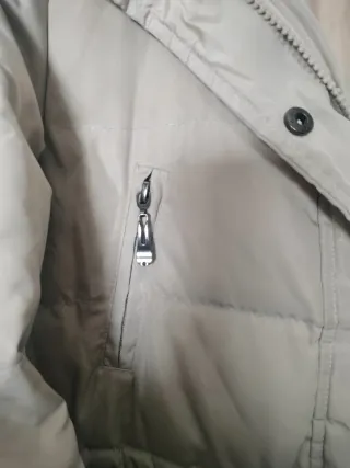 Chaqueta impermeable beige