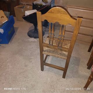 Silla de Nogal con Asiento de Yute
