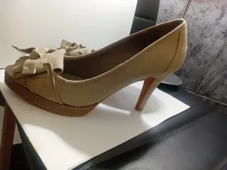 Zapatos de fiesta beige