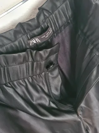 Pantalones Zara efecto piel Talla S