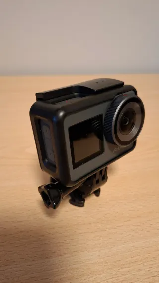 Cámara Akaso Brave 7 + Accesorios