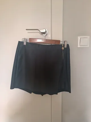 Falda pantalón efecto piel negra