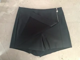 Falda pantalón efecto piel negra