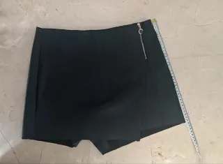 Falda pantalón efecto piel negra
