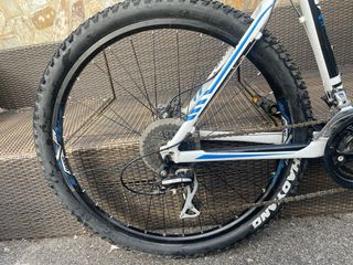 Bicicleta Montagna Giant Talon