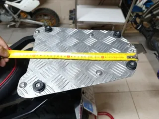 Soporte metálico para moto