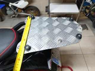 Soporte metálico para moto