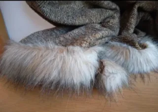 Bufanda Parfois marrón con pelo