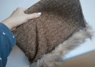 Bufanda Parfois marrón con pelo