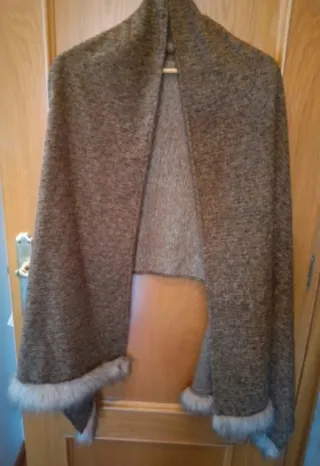 Bufanda Parfois marrón con pelo