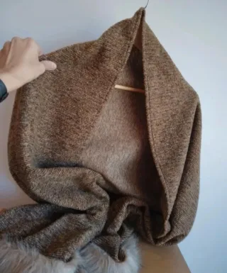 Bufanda Parfois marrón con pelo