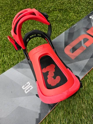 Tabla de Snowboard DC con Fijaciones 145cm