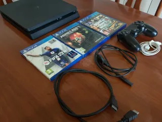 Pacchetto PS4 Slim 500GB + 3 Giochi