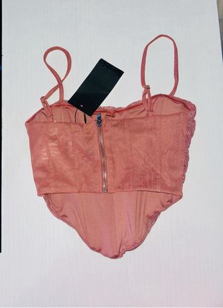 Top con pedrería rosa talla S