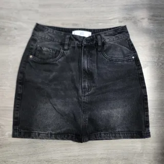 Falda vaquera corta negra