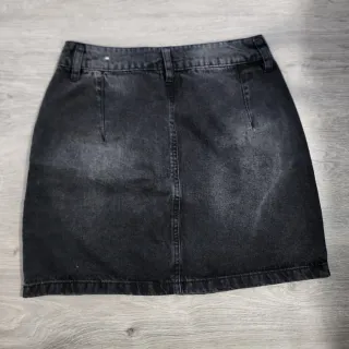 Falda vaquera corta negra