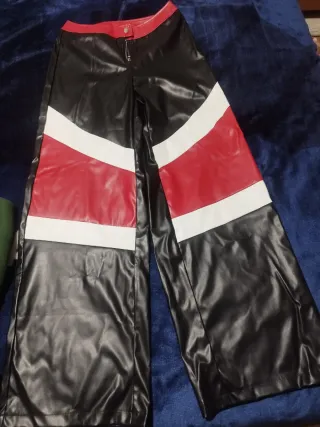 Pantalón ancho cuero sintético