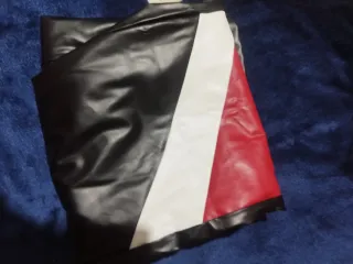 Pantalón ancho cuero sintético