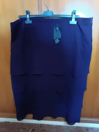 Falda morada volantes
