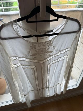 Blusa blanca bordada