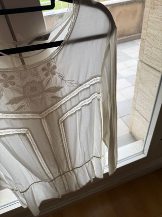 Blusa blanca bordada