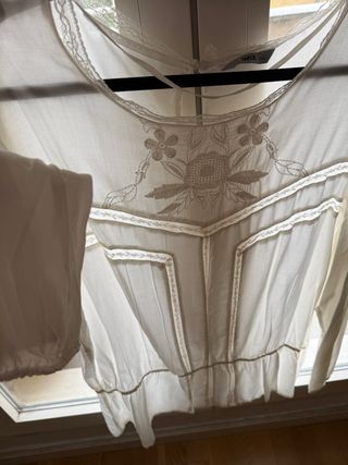 Blusa blanca bordada