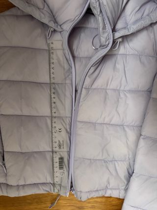 Chaqueta Zara Morada Corta Capucha