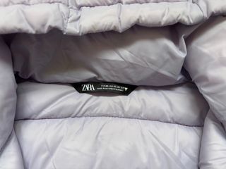 Chaqueta Zara Morada Corta Capucha