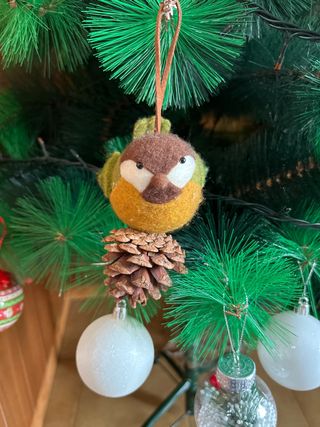 Adorno árbol Navidad pájaro fieltro piña