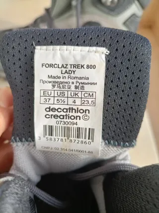 Botas de montaña Quechua grises y rojas