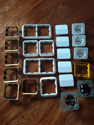 Marcos y tapas para mecanismos eléctricos