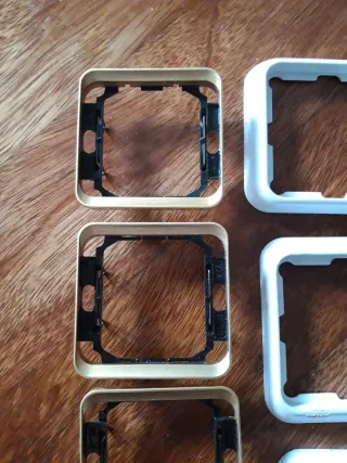 Marcos y tapas para mecanismos eléctricos