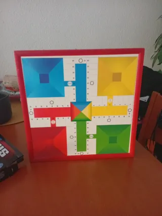 Parchis de mesa de colores