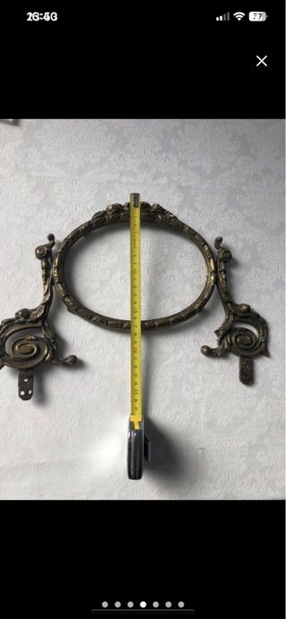 Marco ovalado de bronce antiguo