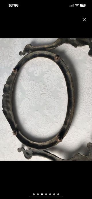 Marco ovalado de bronce antiguo