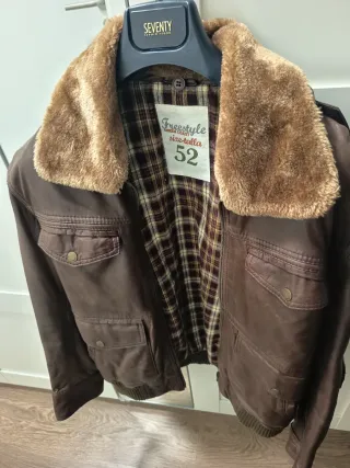 Cazadora Seventy Marrón con Cuello Peludo