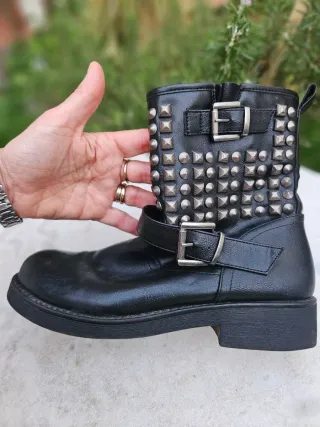 Stivaletti donna con borchie e fibbia misura 41