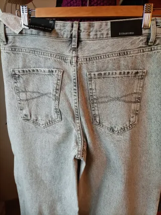 Pantalón vaquero ancho Stradivarius gris T.38