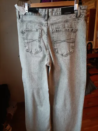 Pantalón vaquero ancho Stradivarius gris T.38