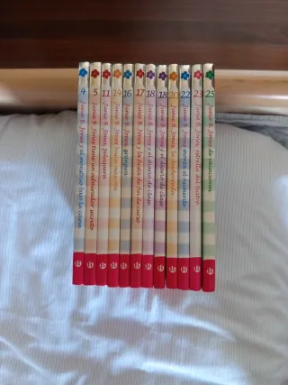 Junie B. Jones y el monstruo bajo la cama (Span...